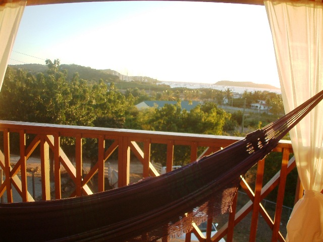 Paradise Properties - Donkey On The Beach Apartments